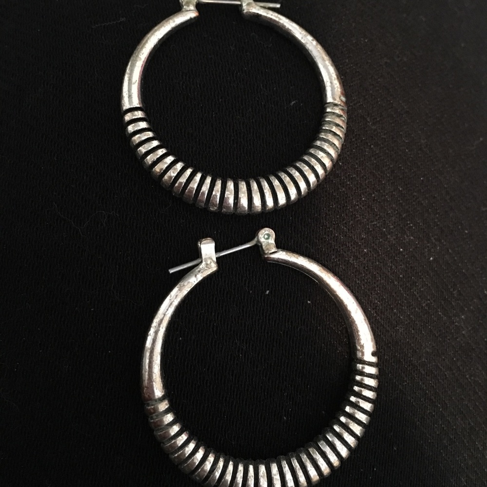 💜3 for $8💜 silver hoops